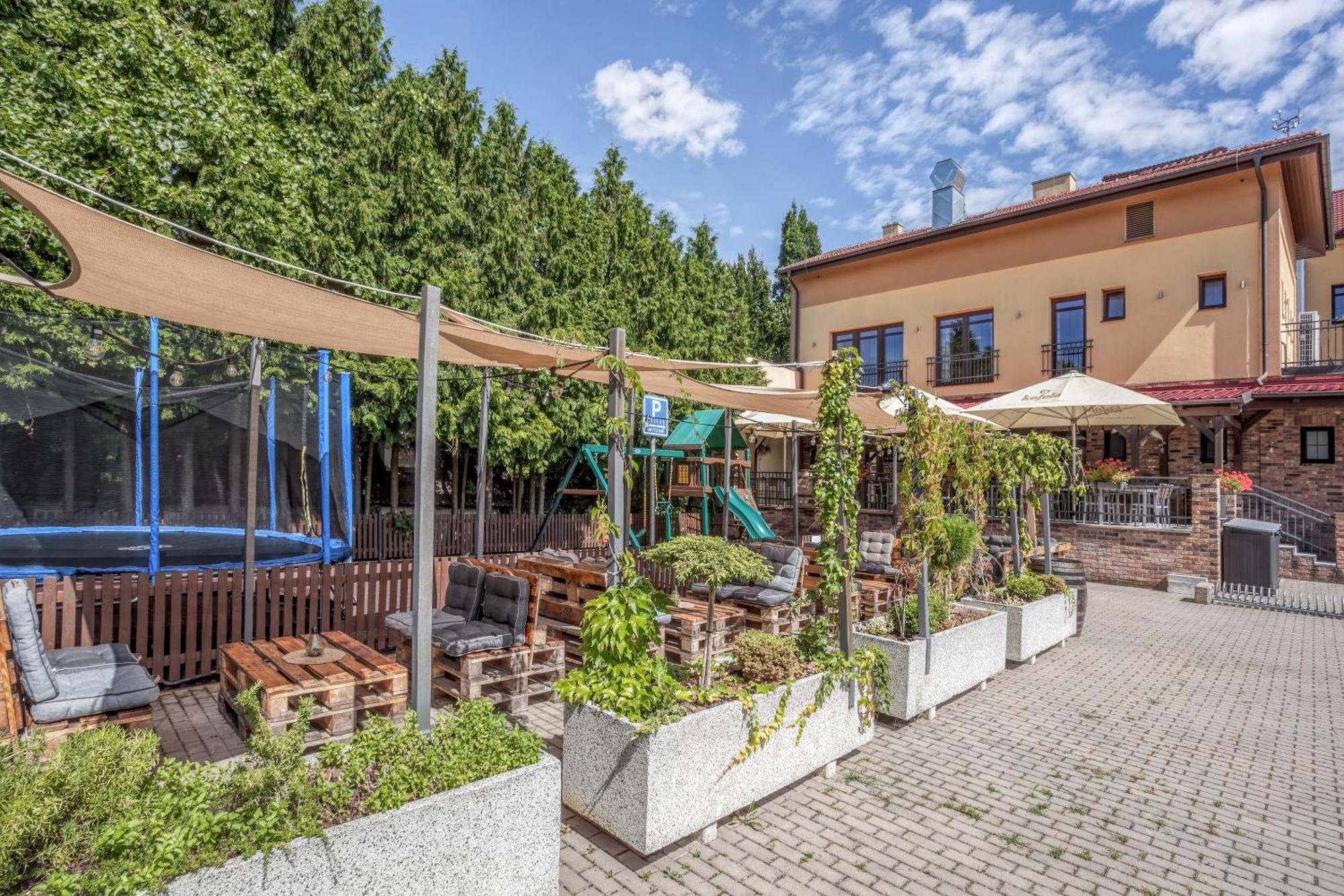 Hotel Lidovy Dum Бзенец Экстерьер фото