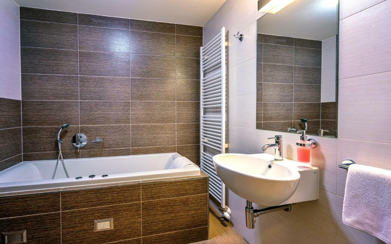 Hotel Lidovy Dum Бзенец Экстерьер фото